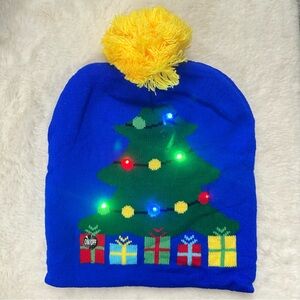 New LED Lighted Christmas Beanie Hat With Pom Pom And 3 Flashing Modes - Unisex